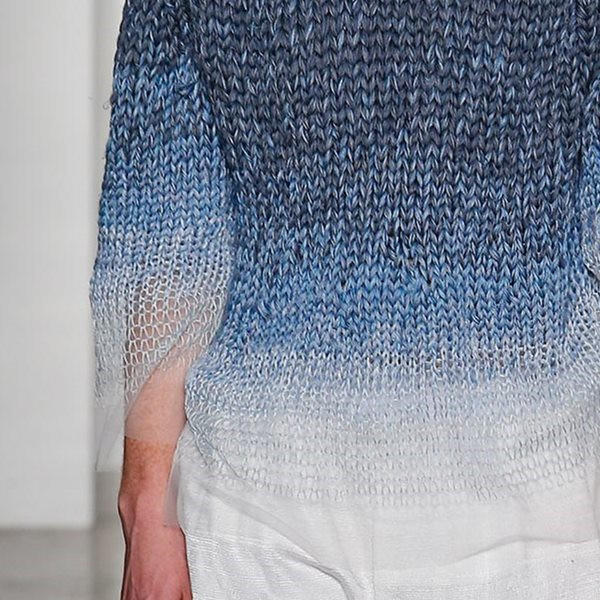 它是毛衣還是西裝?毛線(xiàn)編織與面料混合在一起的服飾